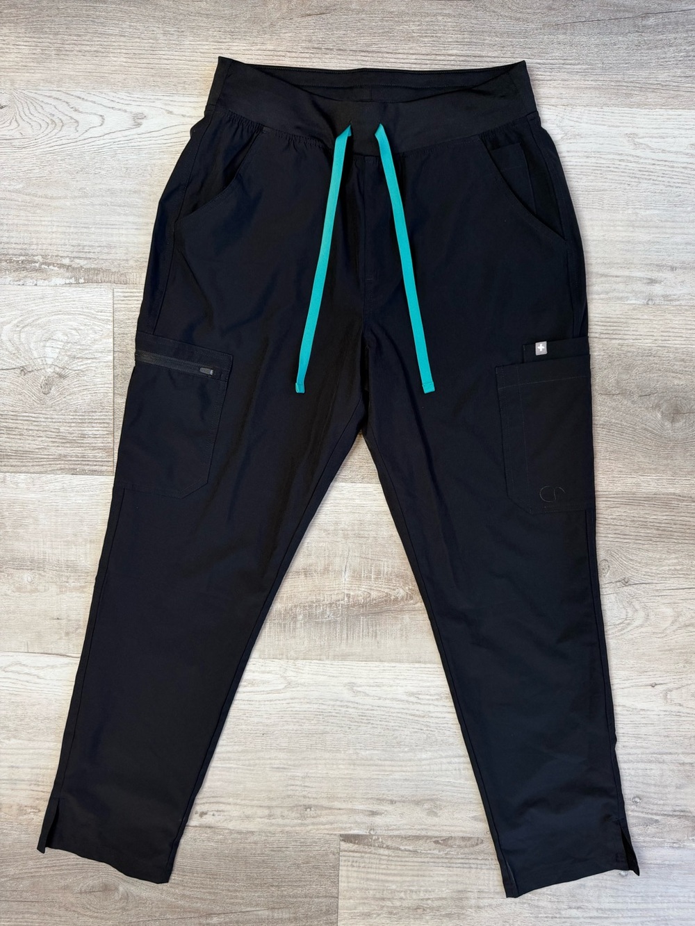 Figs Women’s Yola FIONx Lined Skinny Scrub Pants in black Size M W23SW2007